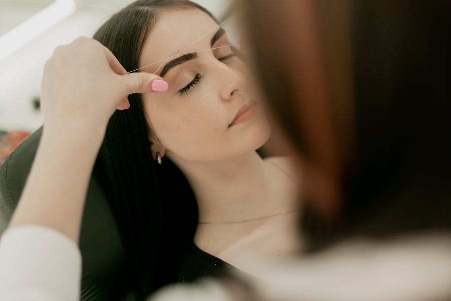 Brow Lift – Augenbrauen formen und stylen